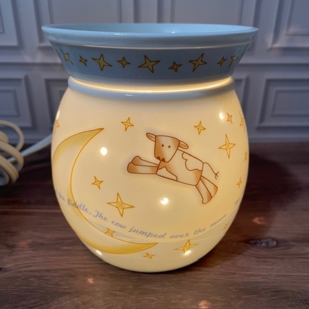 Scentsy Over The‎ Moon Mid-Size Retired Wax Warmer Cow stars Baby Nursery
